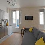 Contemporary Studio Just Steps From The Champ De Mars